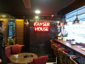 KAYSER HOUSE NEON TABELA