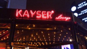 KAYESER LOUNGE KIRMIZI NEON TABELA